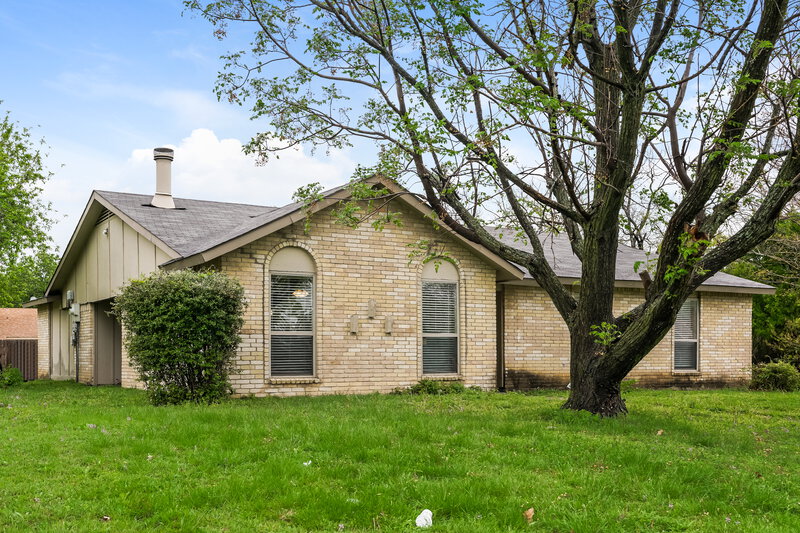 2,055/Mo, 1201 Canyon Oaks Dr Lancaster, TX 75146 Front View