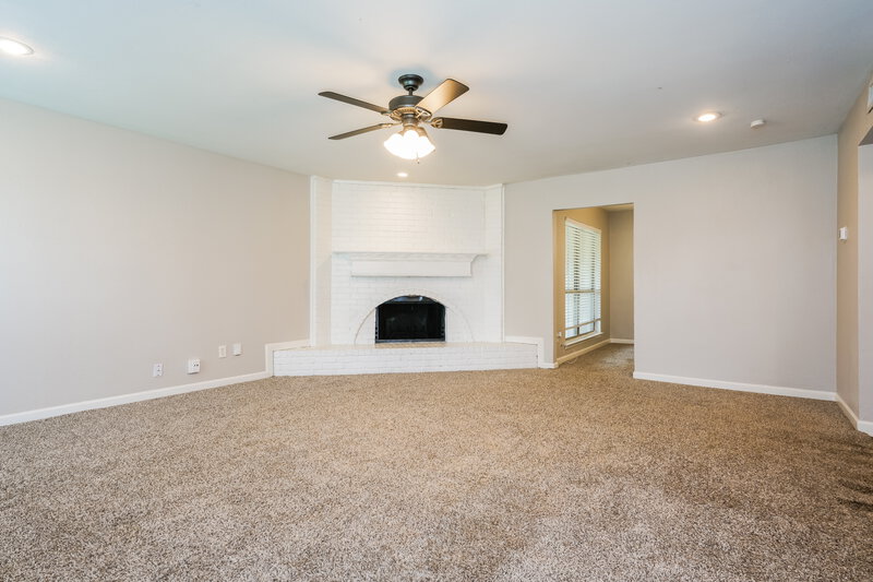 2,055/Mo, 1201 Canyon Oaks Dr Lancaster, TX 75146 Living Room View