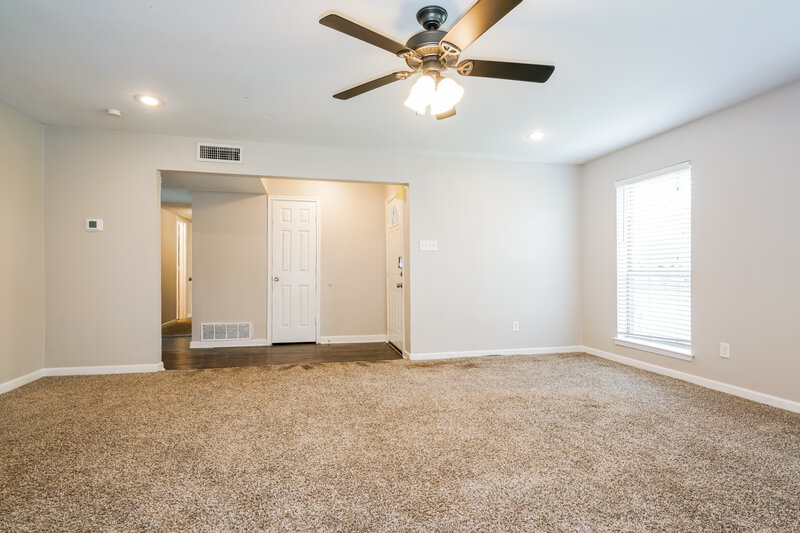 2,055/Mo, 1201 Canyon Oaks Dr Lancaster, TX 75146 Living Room View 2