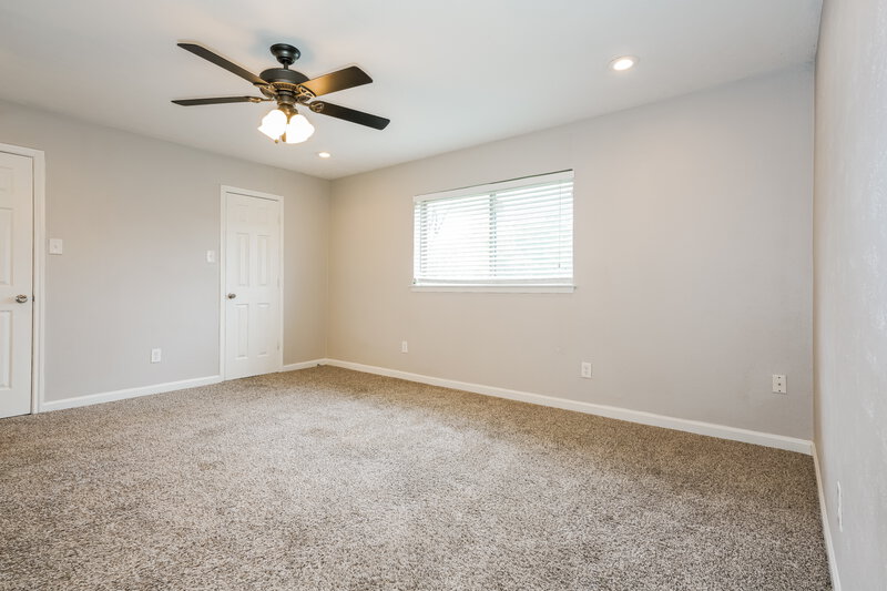 2,055/Mo, 1201 Canyon Oaks Dr Lancaster, TX 75146 Main Bedroom View