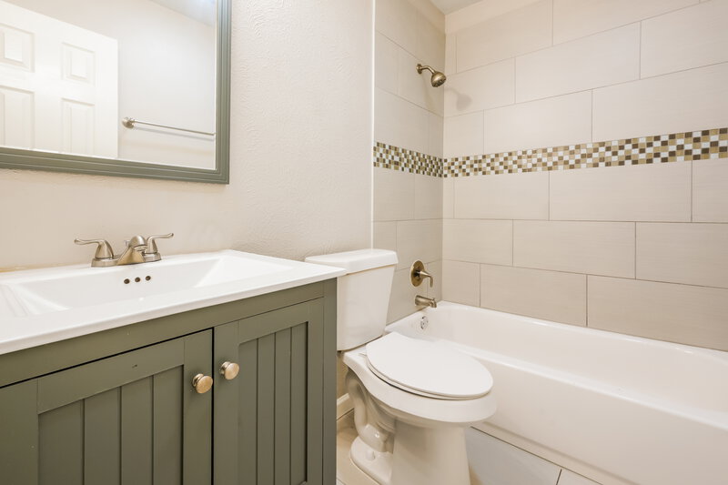 2,055/Mo, 1201 Canyon Oaks Dr Lancaster, TX 75146 Bathroom View