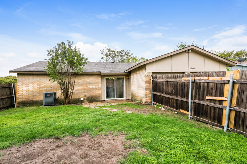 2,055/Mo, 1201 Canyon Oaks Dr Lancaster, TX 75146 Rear View