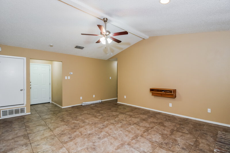 1,850/Mo, 741 Lake Crest Pkwy Azle, TX 76020 Living Room View