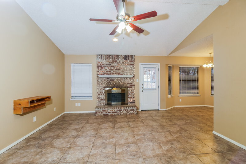 1,850/Mo, 741 Lake Crest Pkwy Azle, TX 76020 Living Room View 2