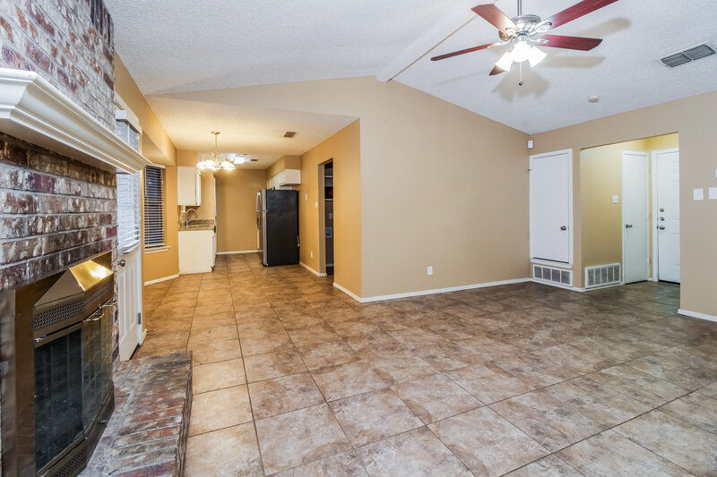 1,850/Mo, 741 Lake Crest Pkwy Azle, TX 76020 Living Room View 3