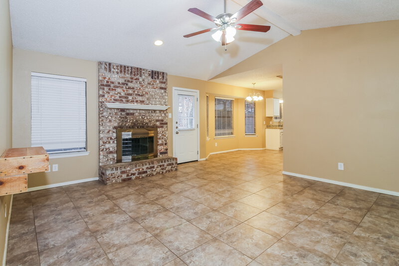 1,850/Mo, 741 Lake Crest Pkwy Azle, TX 76020 Living Room View 4