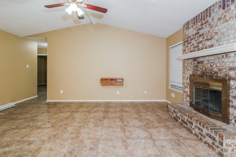 1,850/Mo, 741 Lake Crest Pkwy Azle, TX 76020 Living Room View 5