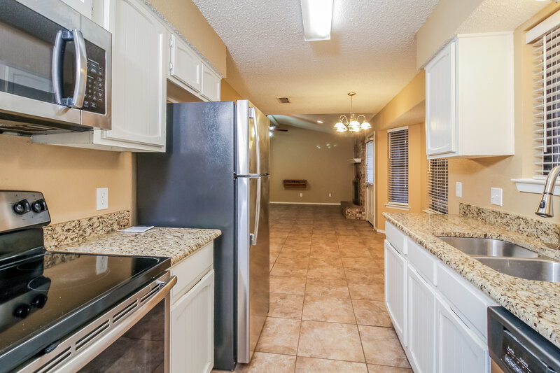 1,850/Mo, 741 Lake Crest Pkwy Azle, TX 76020 Kitchen View 2