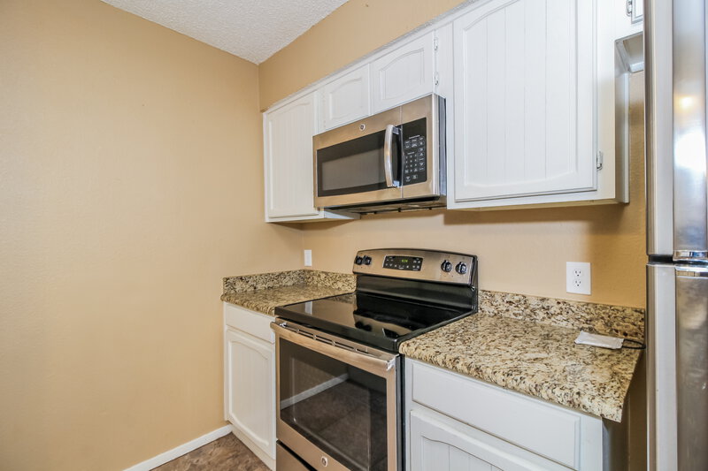 1,850/Mo, 741 Lake Crest Pkwy Azle, TX 76020 Kitchen View 3