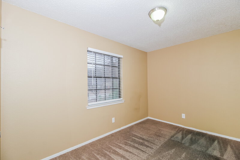 1,850/Mo, 741 Lake Crest Pkwy Azle, TX 76020 Bedroom View 2