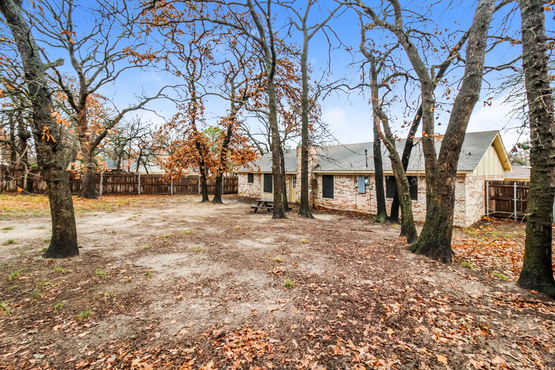 1,850/Mo, 741 Lake Crest Pkwy Azle, TX 76020 Rear View 2