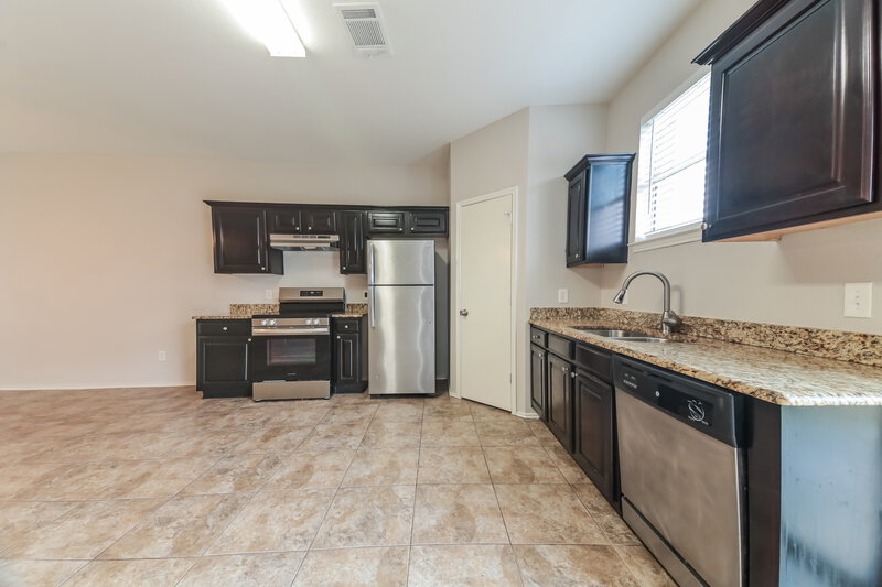 2,490/Mo, 9727 Checota Dr Dallas, TX 75217 Kitchen View 3