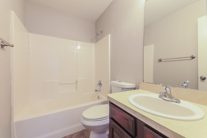 2,490/Mo, 9727 Checota Dr Dallas, TX 75217 Bathroom View