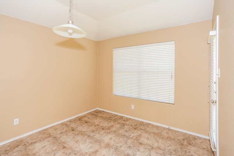 2,620/Mo, 7915 Kansas Ave Dallas, TX 75241 Dining Room View 3