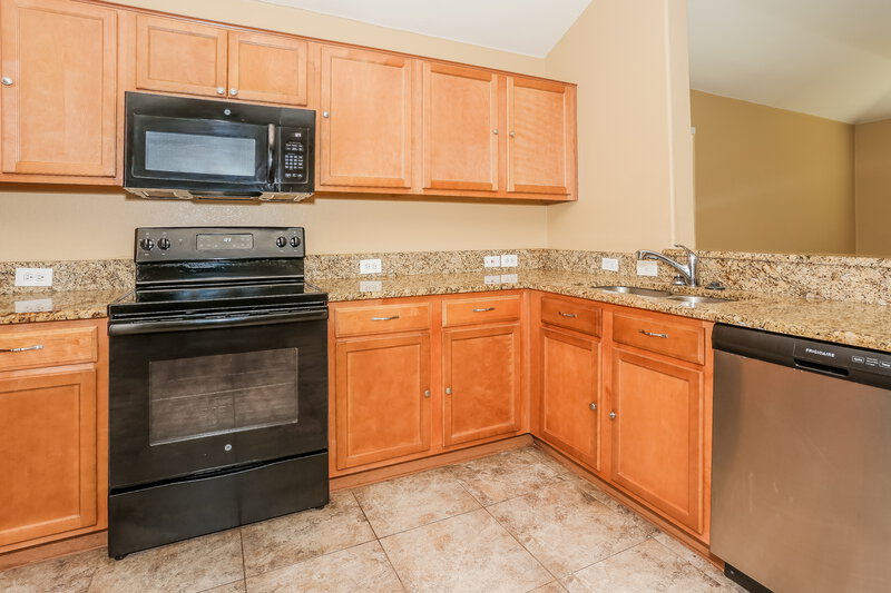 2,620/Mo, 7915 Kansas Ave Dallas, TX 75241 Kitchen View 3