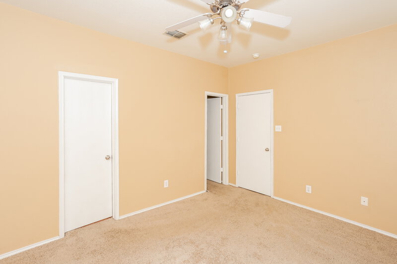 2,620/Mo, 7915 Kansas Ave Dallas, TX 75241 Master Bedroom View 3