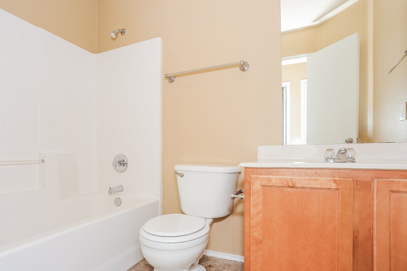 2,620/Mo, 7915 Kansas Ave Dallas, TX 75241 Bathroom View
