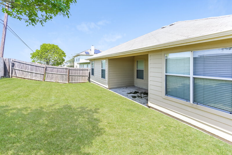 2,620/Mo, 7915 Kansas Ave Dallas, TX 75241 Rear View 2