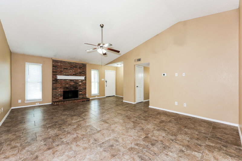 2,060/Mo, 1712 Choctaw Dr Mesquite, TX 75149 Living Room View