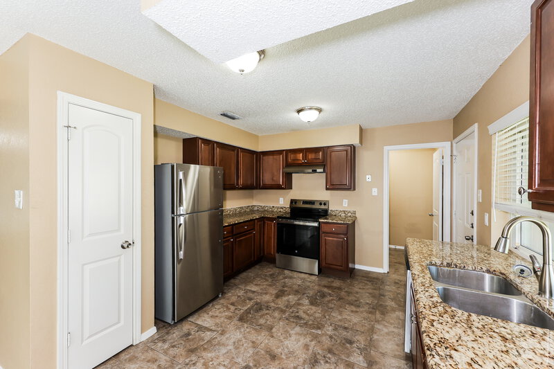 2,060/Mo, 1712 Choctaw Dr Mesquite, TX 75149 Kitchen View 2