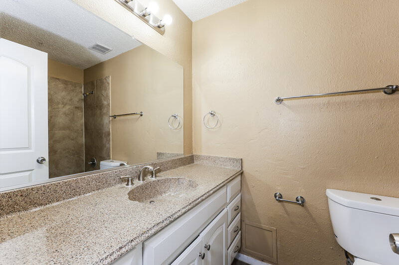 2,060/Mo, 1712 Choctaw Dr Mesquite, TX 75149 Bathroom View