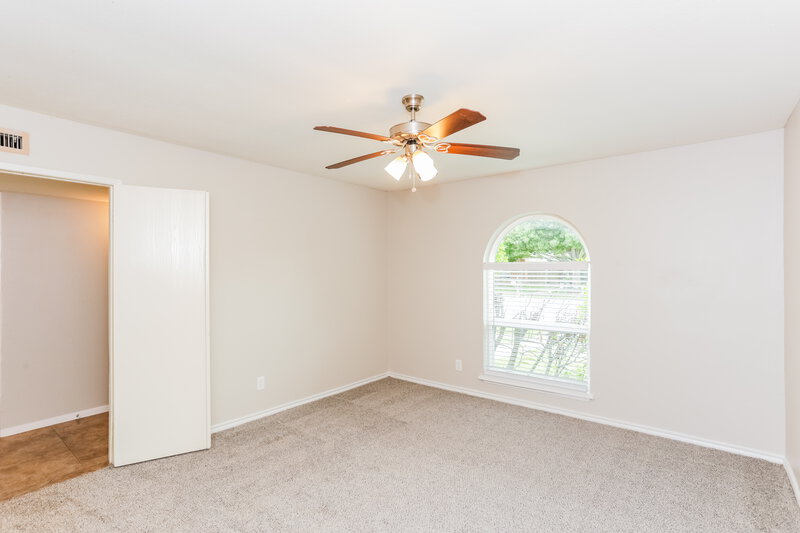 2,180/Mo, 2109 Palmer Trail Grand Prairie, TX 75052 Main Bedroom View