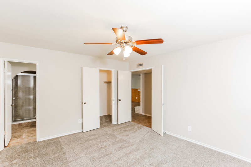 2,180/Mo, 2109 Palmer Trail Grand Prairie, TX 75052 Main Bedroom View 2