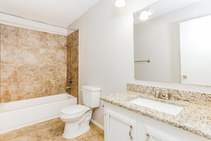 2,180/Mo, 2109 Palmer Trail Grand Prairie, TX 75052 Bathroom View