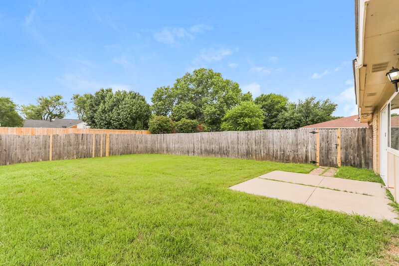 2,180/Mo, 2109 Palmer Trail Grand Prairie, TX 75052 Rear View