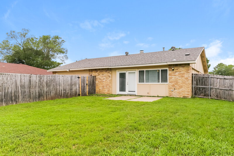 2,180/Mo, 2109 Palmer Trail Grand Prairie, TX 75052 Rear View 2