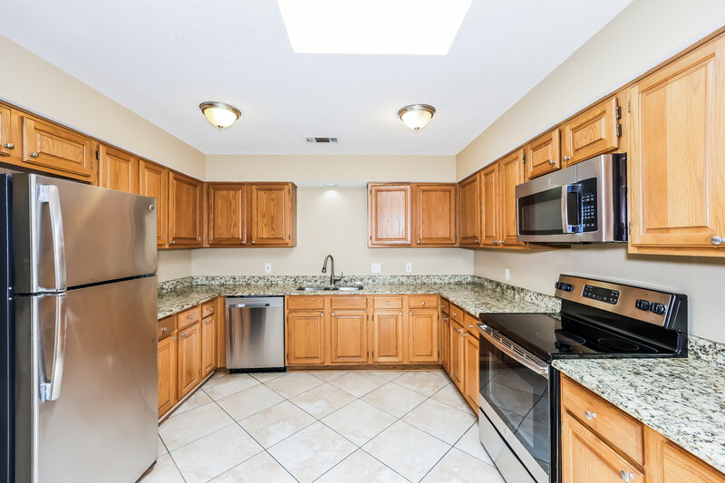 2,060/Mo, 807 Longleaf Dr DeSoto, TX 75115 Kitchen View
