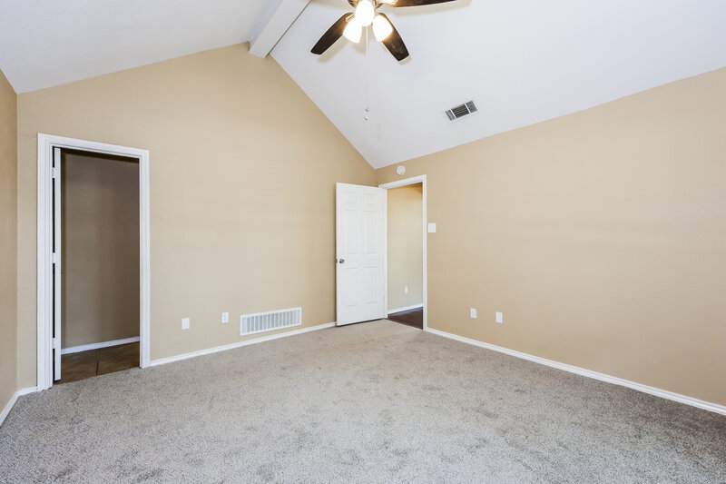2,060/Mo, 807 Longleaf Dr DeSoto, TX 75115 Main Bedroom View 2