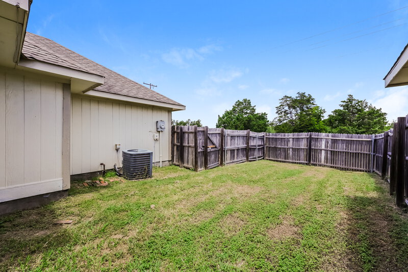 2,060/Mo, 807 Longleaf Dr DeSoto, TX 75115 Rear View