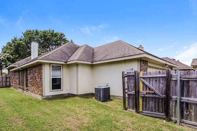 2,060/Mo, 807 Longleaf Dr DeSoto, TX 75115 Rear View 2