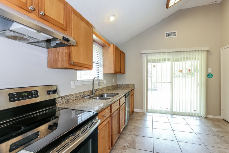 2,065/Mo, 6328 Canyon Circle Fort Worth, TX 76133 Kitchen View 2