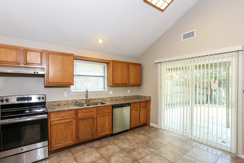 2,065/Mo, 6328 Canyon Circle Fort Worth, TX 76133 Kitchen View 3