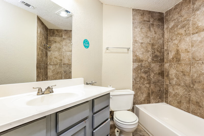 2,065/Mo, 6328 Canyon Circle Fort Worth, TX 76133 Bathroom View