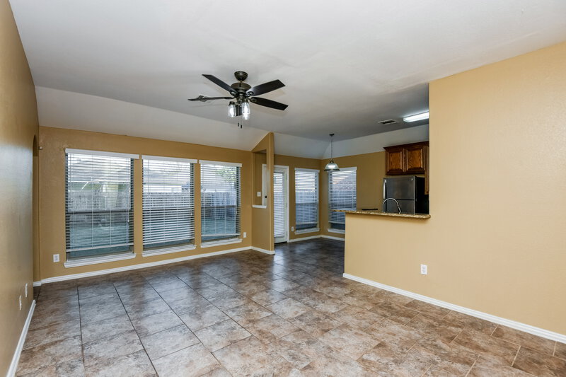 1,640/Mo, 1901 Belshire Ct Fort Worth, TX 76140 Living Room View 2