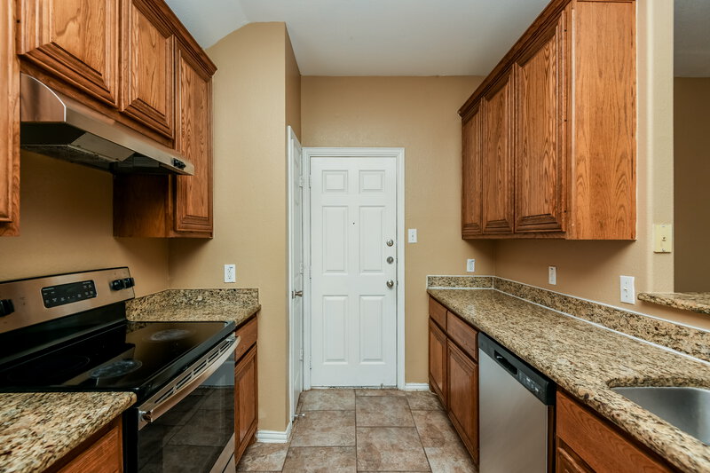 1,640/Mo, 1901 Belshire Ct Fort Worth, TX 76140 Kitchen View 2