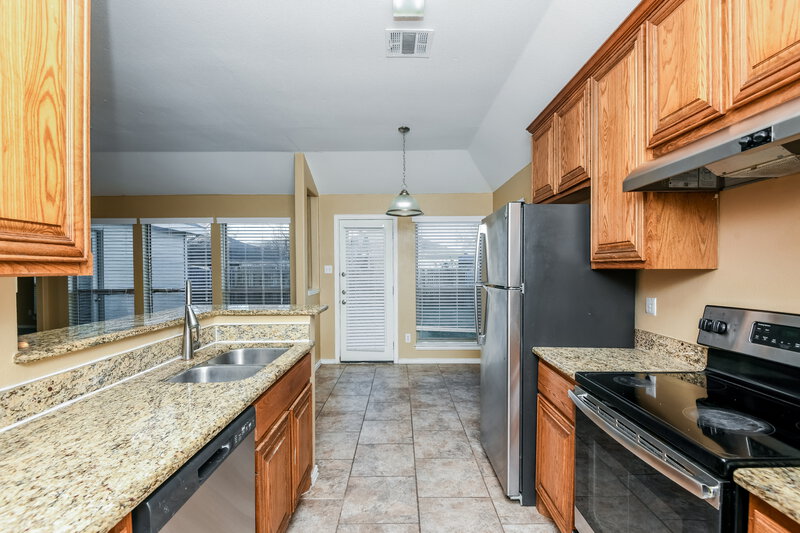 1,640/Mo, 1901 Belshire Ct Fort Worth, TX 76140 Kitchen View 3