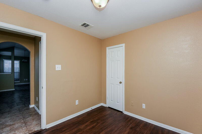 1,640/Mo, 1901 Belshire Ct Fort Worth, TX 76140 Bedroom View 3