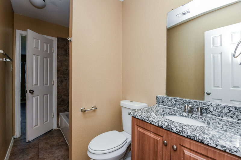 1,640/Mo, 1901 Belshire Ct Fort Worth, TX 76140 Bathroom View 2