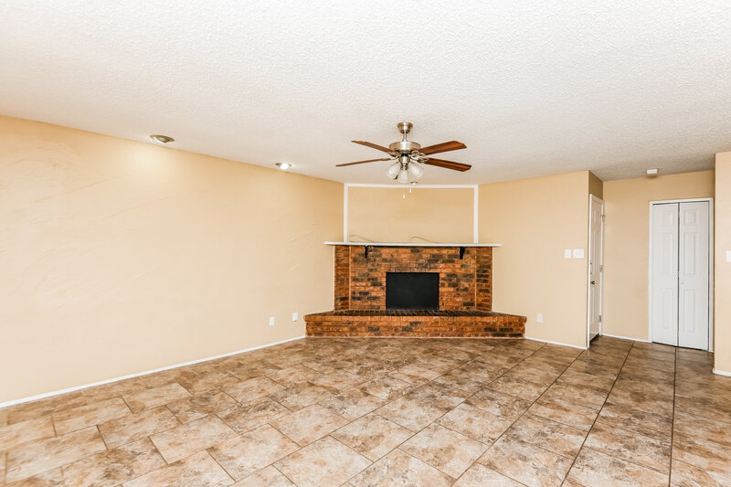 1,785/Mo, 7509 Long Canyon Trail Dallas, TX 75249 Living Room View