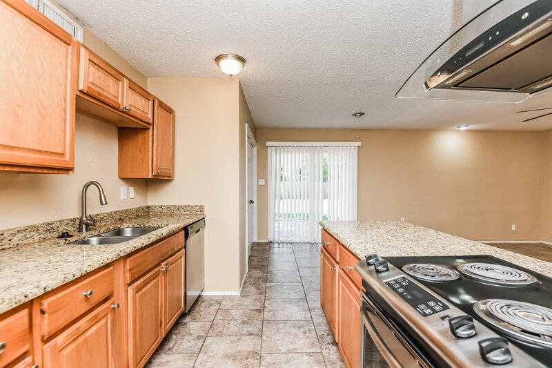 1,785/Mo, 7509 Long Canyon Trail Dallas, TX 75249 Kitchen View 2