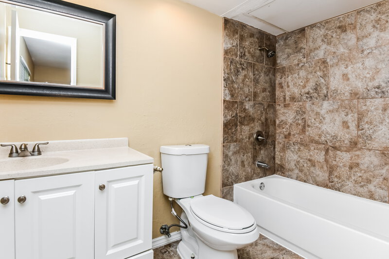 1,785/Mo, 7509 Long Canyon Trail Dallas, TX 75249 Bathroom View