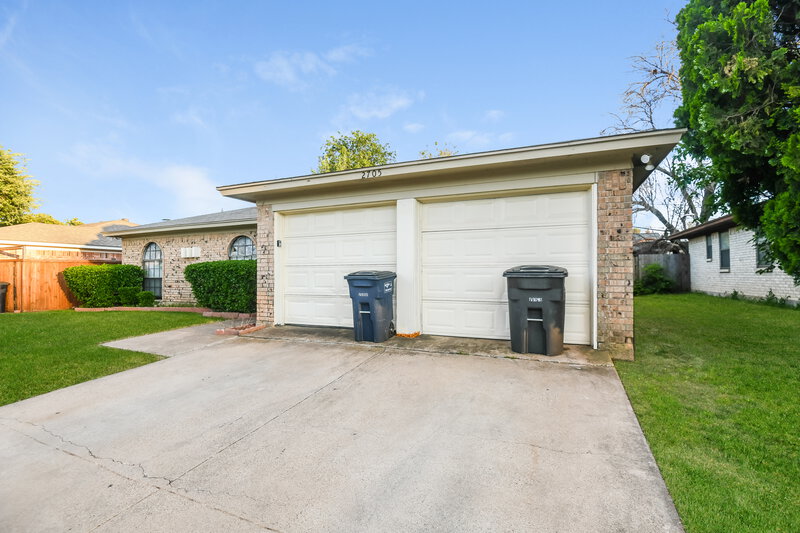 0/Mo, 2705 Amber Dr S Fort Worth, TX 76133 Front View 2