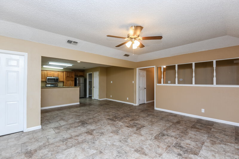 0/Mo, 2705 Amber Dr S Fort Worth, TX 76133 Living Room View 3