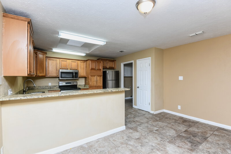 0/Mo, 2705 Amber Dr S Fort Worth, TX 76133 Dining Room View 2