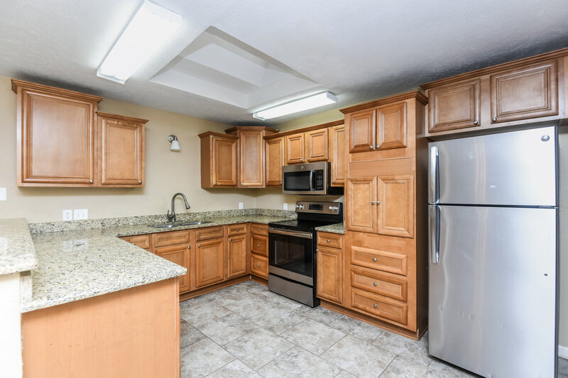 0/Mo, 2705 Amber Dr S Fort Worth, TX 76133 Kitchen View
