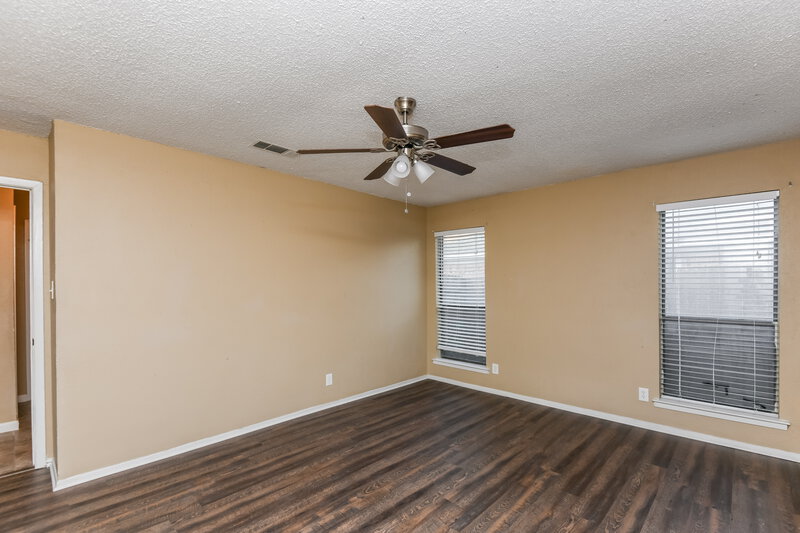 0/Mo, 2705 Amber Dr S Fort Worth, TX 76133 Main Bedroom View